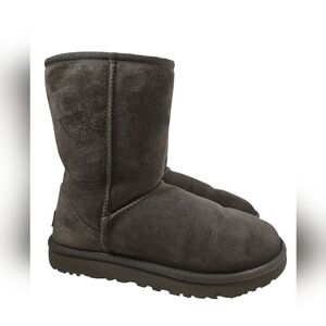 Uggs Classic Short Gray Boots Size 8
